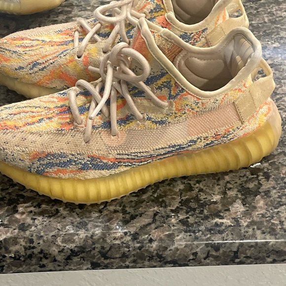 Yeezy 350 V2 Size 4.5 - Picture 2 of 3